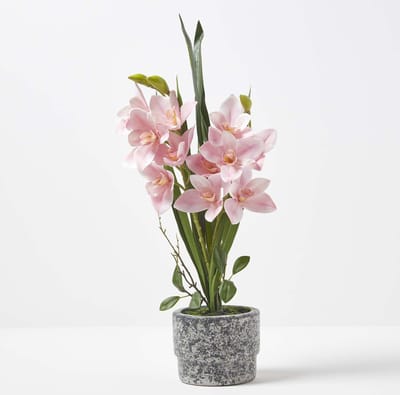 Homescapes Roze kunstorchidee in donkergrijze cementpot, 58 cm