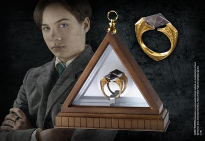 Harry Potter Verzamelobject Replica 1/1 Lord Voldemort's Horcrux Ring Goudkleurig