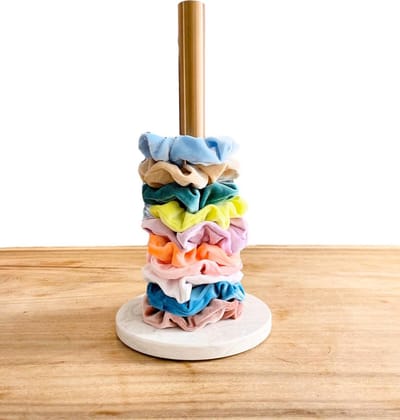 Kraagjeskopen.nl VSCO Girl Scrunchiehouder Schrunchies opbergen haarelastiek bewaren - Inclusief 10 VSCO Girls kleuren Scrunchies