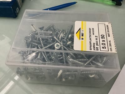 Houtschroef. 5.0 x 50mm. lang. platkop. kruiskop. verzinkt. 200 stuks. Homefix.