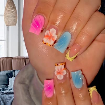 Cosensi - Press On Nails - French Tip - 3D Golf en Bloemen Design - Roze Blauw Gradient - Valse Nagels - Perfect voor Zomer Manicure - 24 Stuks