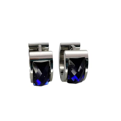 Chirurgisch staal unisex zilverkleurig oorringen met facet geslepen donkerblauw kristal.
