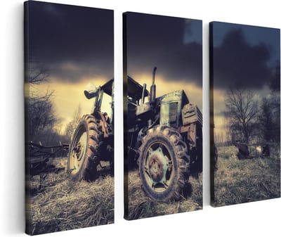 Artaza Canvas Schilderij Drieluik Oude Tractor op het Grasveld - Trekker - 120x80 - Foto Op Canvas - Canvas Print