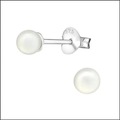 Aramat Jewels | Oorbellen | Zilveren Parel Oorbellen - Tijdloze Elegantie | 4mm / Creme | | | Zilver | Kinderen, Volwassenen | Verkleurd niet