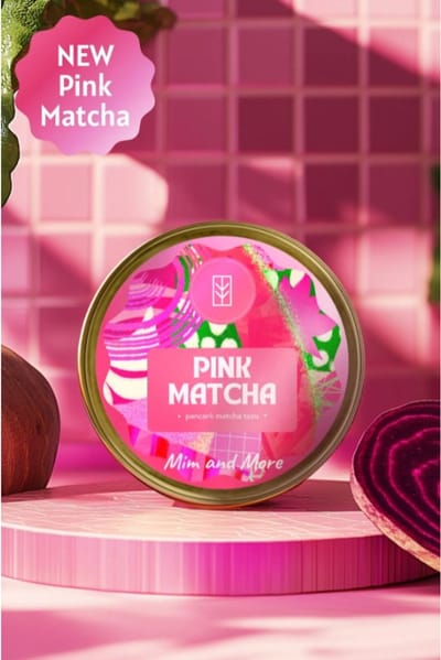 Mim And More - Roze Matcha Poeder 25 (gr.) | Natuurlijke tinten van rode biet - zonder enige kunstmatige kleurstof | Subtiele,zachte smaak | Balans in een Kop – Matcha en Rode Biet | Refresh Your Routine |