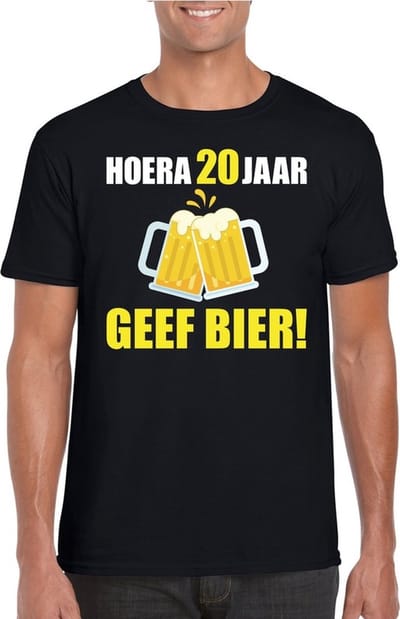 Verjaardag t-shirt zwart heren - Hoera 20 jaar geef bier S