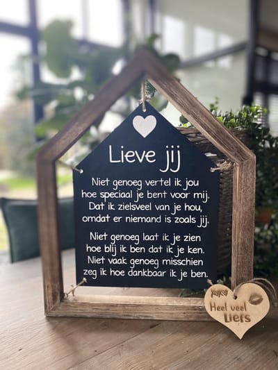 Tekstbord Lieve jij + houten hartje veel liefs / cadeau / vriendschap / huis / Valentijnsdag / liefde