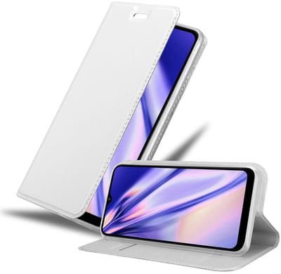 Cadorabo Hoesje geschikt voor Samsung Galaxy A02s in CLASSY ZILVER - Beschermhoes met magnetische sluiting, standfunctie en kaartvakje Book Case Cover Etui