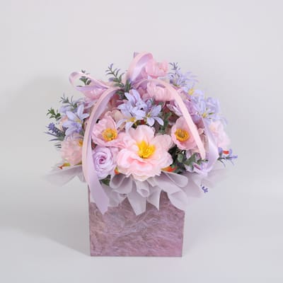 La Roselle Amsterdam Kunstbloemen inclusief Cadeautas – bloemen Boeket met Geurende Kunstbloemen – Roze & Lila Bloemenmix