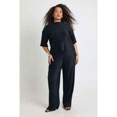 boohoo Dames Plus Boxy Plisse Top En Wijde Pijp Broek Co-ord Set | Black | Maat: 26