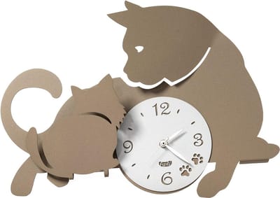 Arti - Mestieri - klok - metalen - wandklok - moederpoes - met - kitten - beige