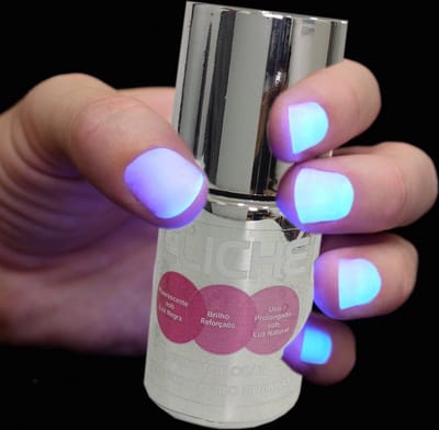 Cliché - Fluorescerende Transparante Top Coat - Licht op in Black Light en UV Light - Is geen Glow in the Dark, dus transparant bij daglicht - 1 Flesje met 11 ml
