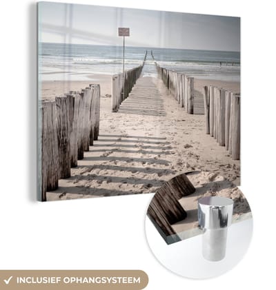MuchoWow® Glasschilderij 160x120 cm - Schilderij acrylglas - Strand - Hek - Schaduw - Foto op glas - Muurdecoratie woonkamer - Wanddecoratie slaapkamer - Schilderijen
