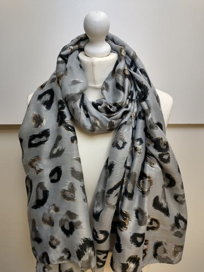 Lange dames sjaal Ximena panterprint dierenprint grijs wit goud zwart