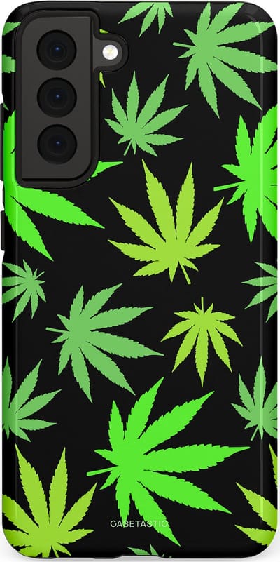 Casetastic Hoesje Geschikt voor Samsung S21 FE - Stijlvolle Beschermende Duo-layer Case - Cannabis