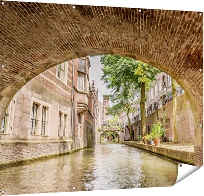 Gards Tuinposter Gracht in Utrecht onder de Brug - 150x120 cm - Tuindoek - Tuindecoratie - Wanddecoratie buiten - Tuinschilderij