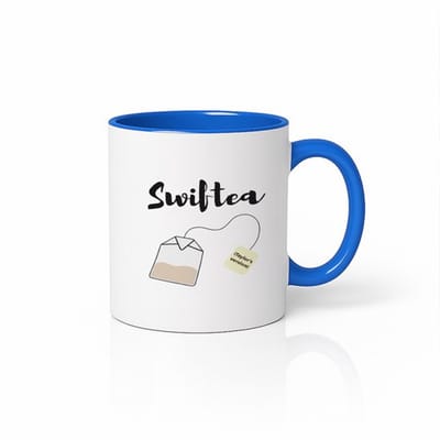 Wit & Blauwe Swiftie Tea Mok 330 ml – Grappige Theeliefhebber Koffiemok – “Taylor’s Version” Geïnspireerd Fan Cadeau