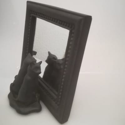 Maddeco - polystone spiegeltje met twee poezen ervoor