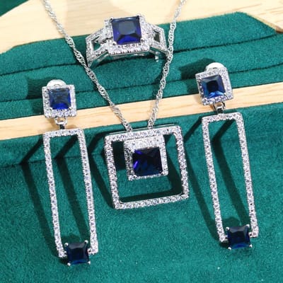 Bijoux Européens et N Luxe Léger Zircon Incrusté Collier Boucle d'Oreille Bague Ensemble de Bijoux pour Dame 10 yards black
