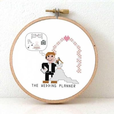 Manlijke wedding planner borduurpakket | Borduurpakket voor volwassenen | cadeau voor ceremoniemeester maken | Borduurpakket inclusief borduurring, DMC borduurgaren, Aida borduurstof, borduurnaald en instructies
