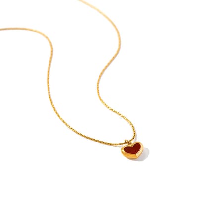 Marama - Ketting Red Heart - dames - goud - verstelbaar - hanger - nikkelvrij - gold plated - minimalistisch - hartje - rood - hart - cadeau Valentijn