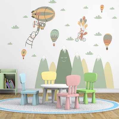 Kinderstickers met Scandinavische bergen en dieren in de lucht, 70 x 105 cm