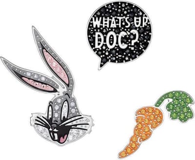 Swarovski sieraden Looney Tunes Dasspeld 5488791 | nostalgische dasspeldset met Bugs Bunny, wortel en tekstballon decoratie, speelse stijl