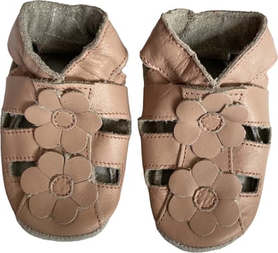 Oudroze leren babyslofjes sandaaltjes met bloem van Baby-Slofje maat 16/17