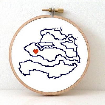 Zeeland borduurpakket - geprint telpatroon om een kaart van de provincie Zeeland te borduren met een hart voor Vlissingen  - geschikt voor een beginner