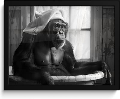 Poster in lijst - Fotolijst 40x30 cm - Posters - Aap - Dier - Bad - Zwart - Wit - Humor - Posterlijst zwart - Wanddecoratie badkamer - Muurdecoratie WC - Decoratieve accessoires - Toilet muur decoratie