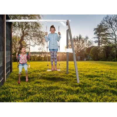 AXI Dubbele Houten Aanbouwschommel in Grijs/Wit - FSC hout - Schommel met muurbevestiging, 2 Schommelzitjes en 2 grondankers - Schommelset voor kinderen - 10 jaar Garantie!