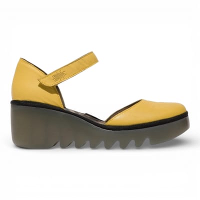 Fly London dames sandalen met sleehak, model BISO305FLY, van suède leer, geel.