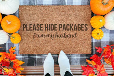 Please Hide Packages From My Husband | 90x60 cm | Nieuwe huis cadeau | Ingangsmat | Deurmat met stijl | Verhuizing cadeau | Praktisch & trendy | Perfect voor binnenkomst | Cadeau voor nieuwe woning