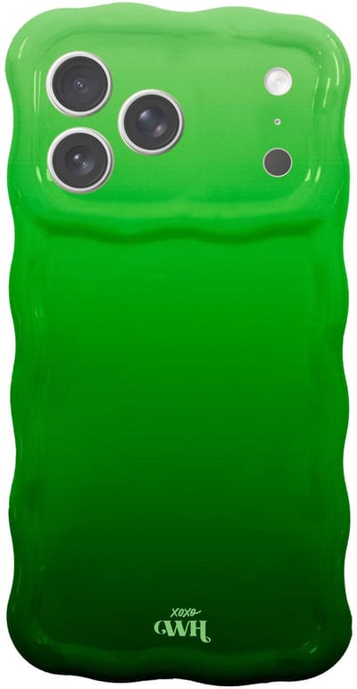 xoxo Wildhearts Glossy Wavy Case Matcha Coco telefoonhoesje - Geschikt voor iPhone 17 Pro - Golvend hoesje - Glimmende silicone case met golven - Vlekbestendig - Camerabescherming - Groen
