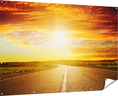 Gards Tuinposter Zonsondergang Over de Weg met een Rode Lucht - 180x120 cm - Tuindoek - Tuindecoratie - Wanddecoratie buiten - Tuinschilderij