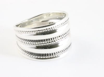 Brede hoogglans zilveren ring met kabelpatronen - maat 17
