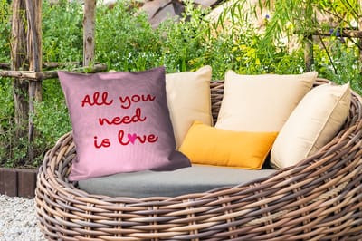 Buitenkussen Weerbestendig - Tekst - Roze - Love - Hart - 50x50 cm