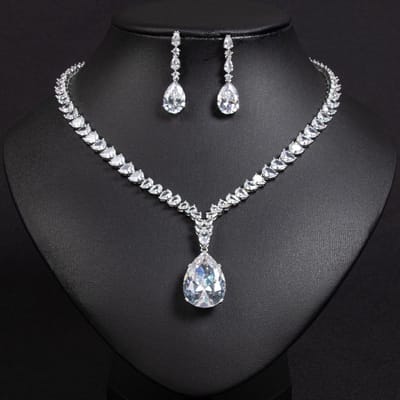 Dames Lichte Luxe Design Elegante Waterdruppel Kwast Ketting Oorbellen Set Modieus En Veelzijdig Uniek Designgevoel Set gray