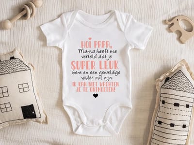 Hospitrix Baby Rompertje met Tekst HOI PAPA... Oranje | Korte Mouw | Cadeau voor Zwangerschap | Bekendmaking | Aankondiging | Cadeau voor Papa | Vaderdag