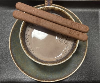 Eetbare koffieroerstaafjes Chokolate – Verpakking met 30 stuks - Roer én eet op! – Zero waste en duurzaam. Heerlijke chocolade roerstaafjes die je koffie op smaak brengen én opeet!