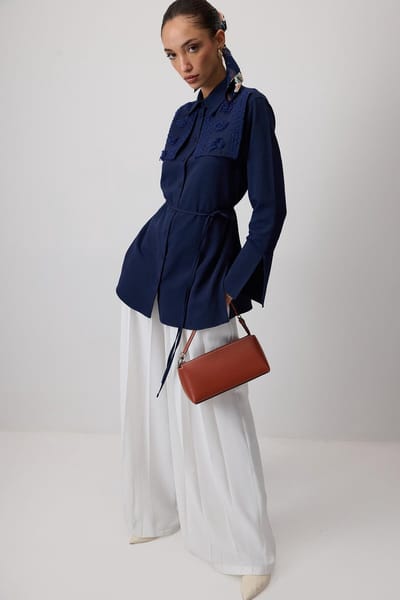 Touché Privé - Poplin blouse met bloemenkant - Marine - Dames