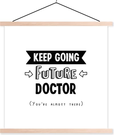 Posterhanger incl. Poster 40x40 cm - Schoolplaat - Dokter - Leren - Spreuken - Geneeskunde - Textielposter - Blanke latten