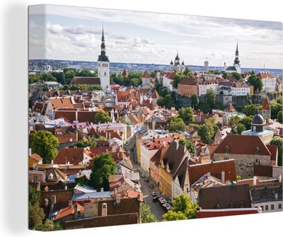 Canvas Schilderij Het Stadshart van Tallinn vanaf een heuvel in Estland - 30x20 cm - Wanddecoratie