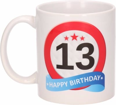 Beallatio Decorations - 13 jaar Verjaardag koffiemok - cadeau beker - stopbord print met happy birthday - 300 ml - keramiek - wit