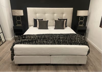 Boxspring - 140x200 - New Jersey - incl. Hotel matras XXL 7-zones Pocketvering 25cm dik - Velvet Beige - Geveerde Boxen - Velours
