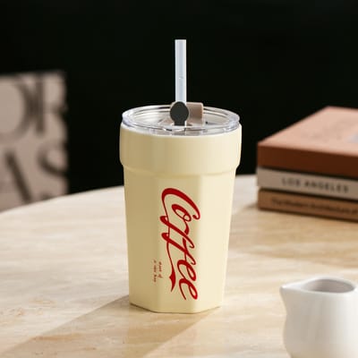 Hoge Waarde Coca-Cola Beker Grote Capaciteit Imitatie Thermosbeker met Rietje Studenten Waterbeker Grote Capaciteit Koffiebeker Keramische Beker 500ml white
