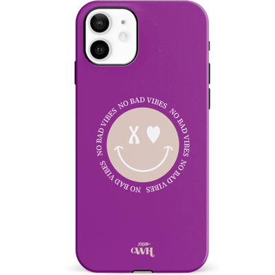 xoxo Wildhearts No Bad Vibes Purple - Double Layer - Hard case hoesje geschikt voor iPhone 12 hoesje - Hoesje met smiley / emoji - Beschermhoes geschikt voor iPhone 12 case met print - paars