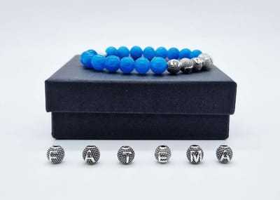 Handgemaakte Natuurstenen armband met metaal naam " Blauwe Agaat" - Met je naam of de naam van uw geliefde- 8 mm diameter van de korrel- Diameter armband 20 cm - Een mooi cadeau voor familie en vrienden