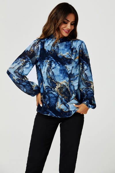 Marmeren print top met lange mouwen en hoge hals in marineblauw