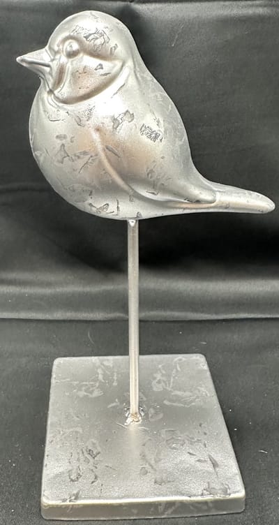 Decoratieve vogel op standaard - zilver - metaal - hoogte 19 x 9 x 9 cm - Woonaccessoires - Decoratieve vogels